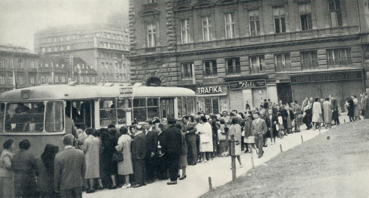 Autobusno stajalište, Cesarčeva ulica, 1962. godina